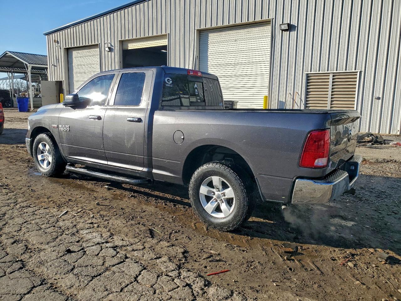 2016 RAM 1500 SLT photo 2