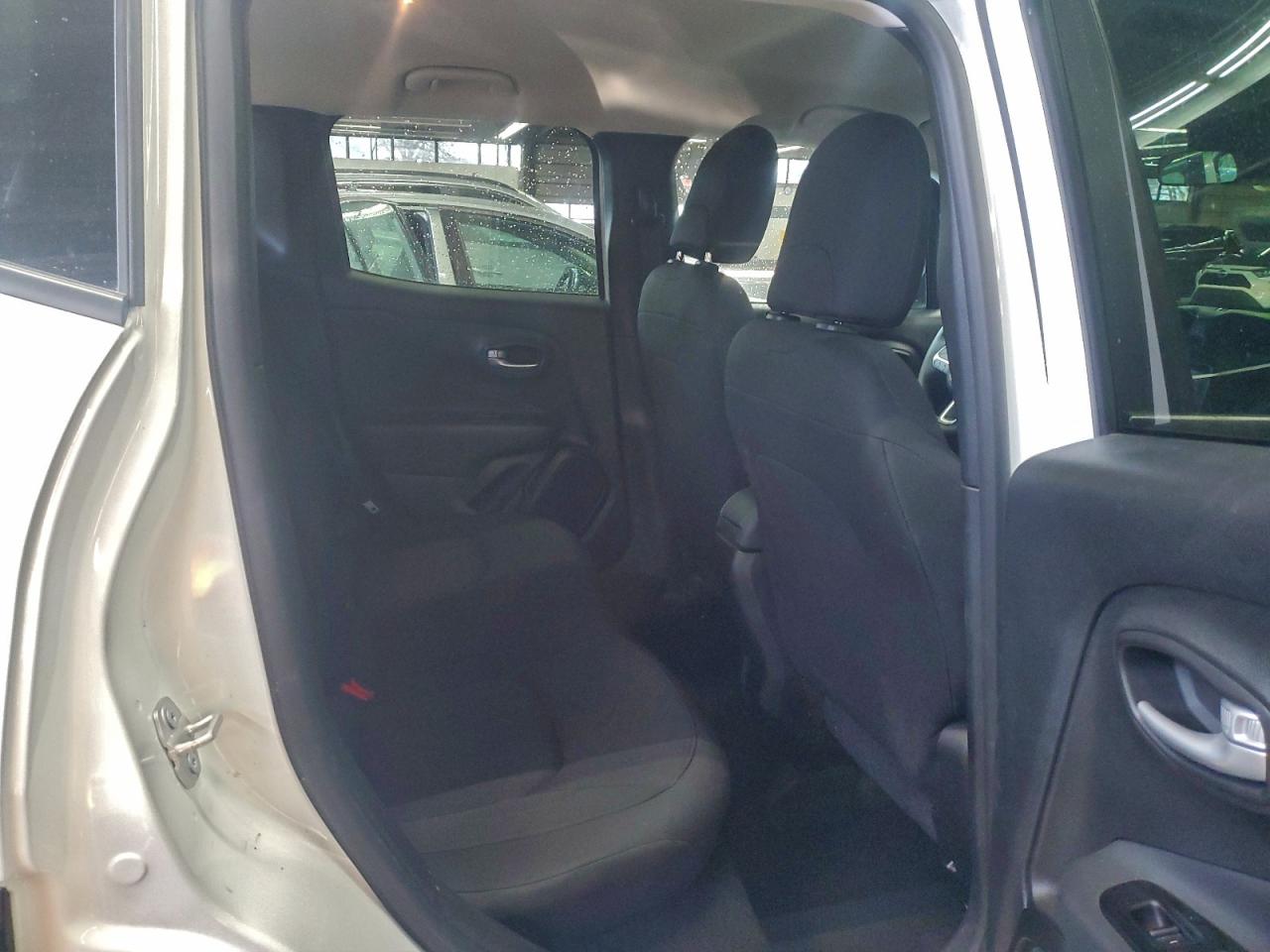 2023 JEEP RENEGADE LATITUDE photo 10