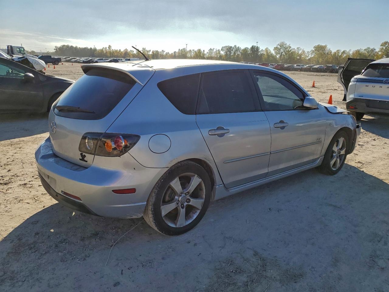 2005 MAZDA 3 HATCHBACK photo 3
