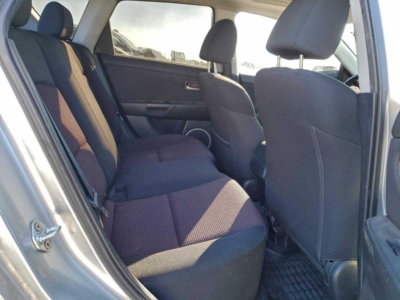 2005 MAZDA 3 HATCHBACK photo 10