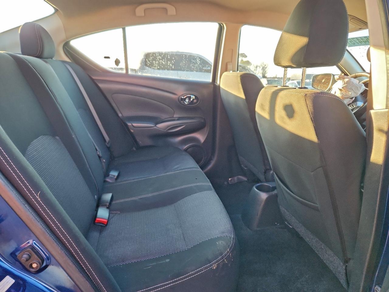 2018 NISSAN VERSA SV photo 10