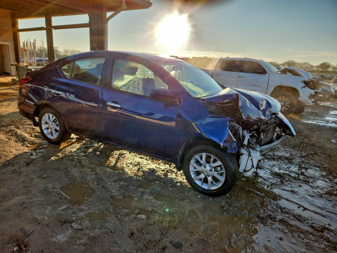2018 NISSAN VERSA SV photo 4