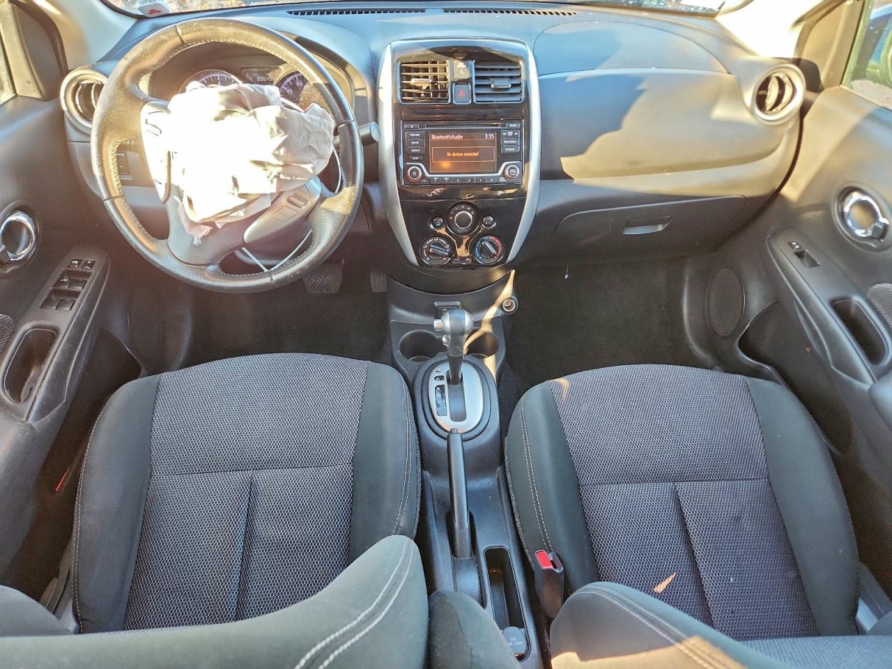 2018 NISSAN VERSA SV photo 8