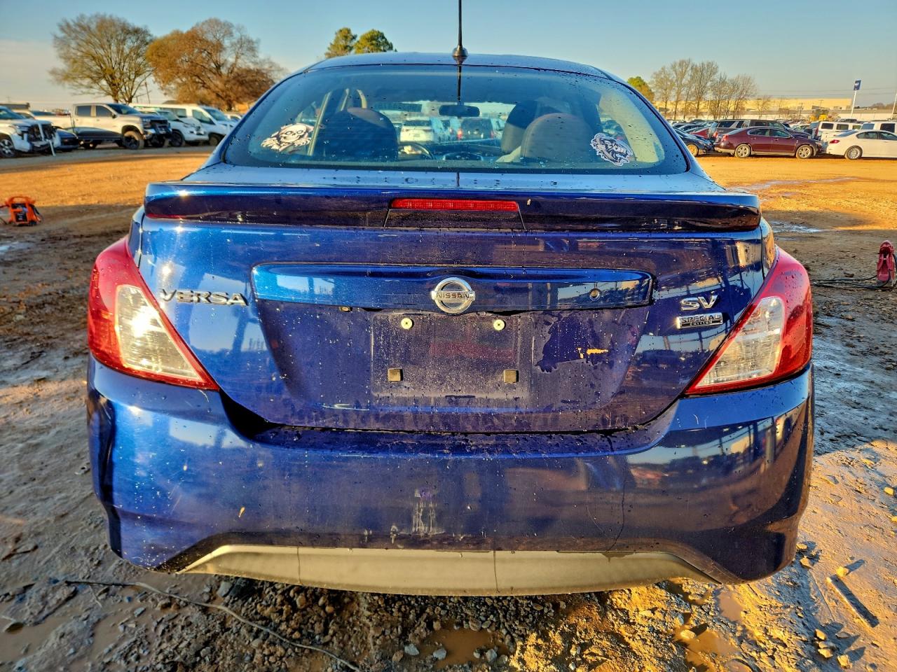 2018 NISSAN VERSA SV photo 6