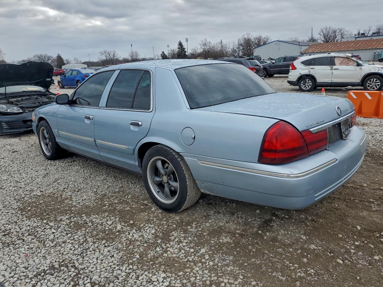 2004 MERCURY GRAND MARQUIS GS photo 2