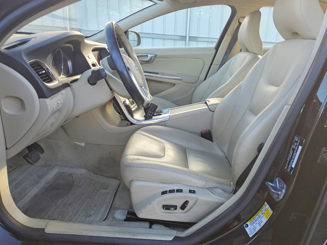 2015 VOLVO S60 PLATINUM photo 7