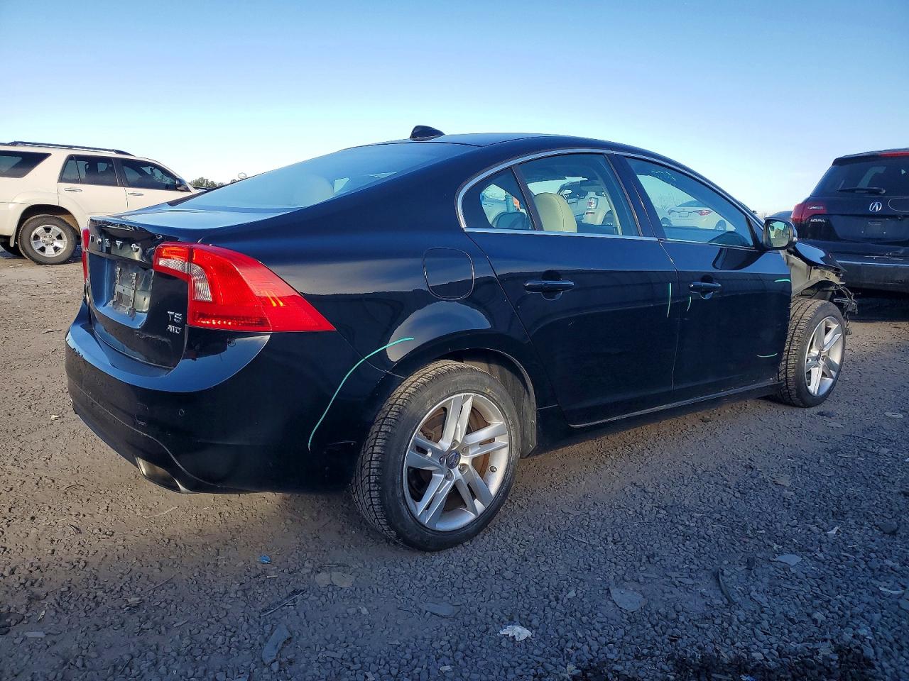 2015 VOLVO S60 PLATINUM photo 3