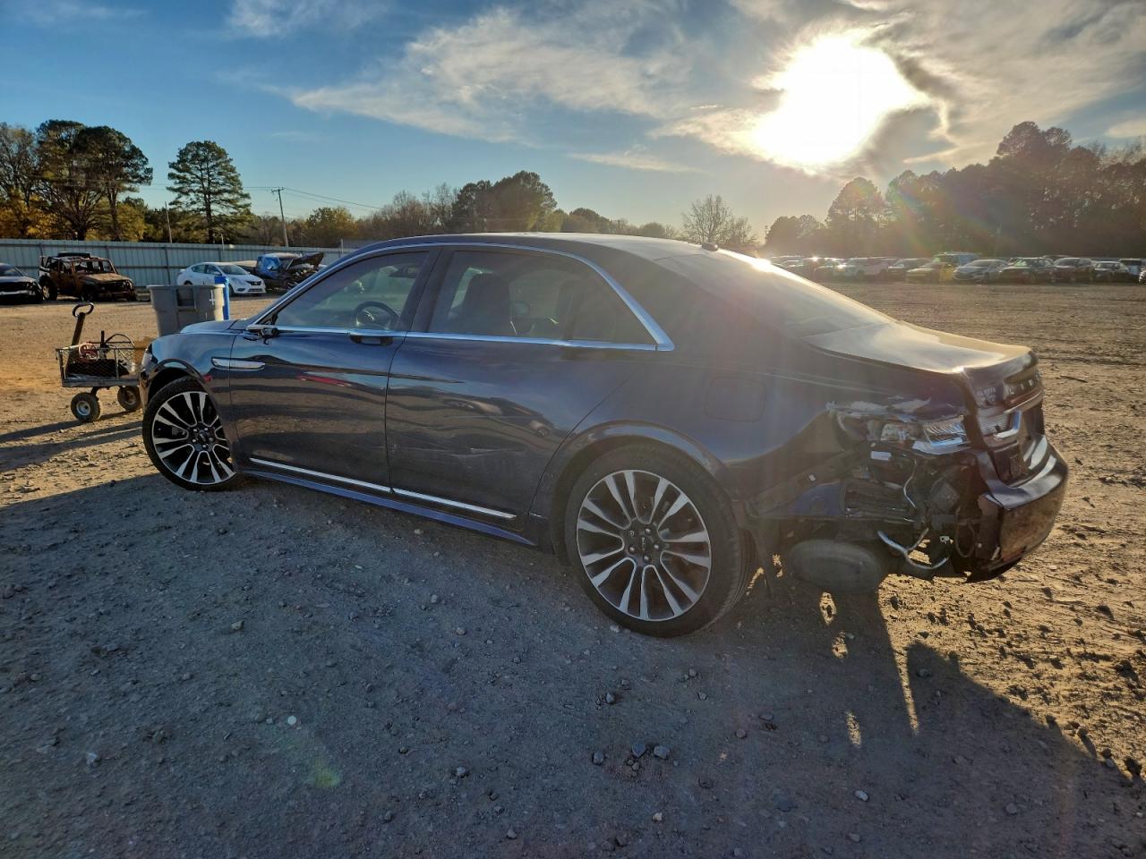 2017 LINCOLN CONTINENTAL RESERVE photo 2