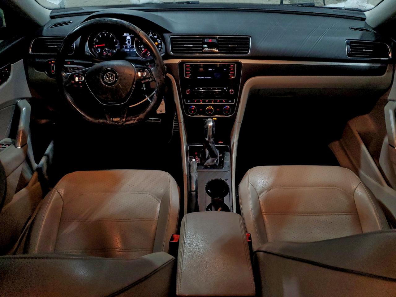 2018 VOLKSWAGEN PASSAT S photo 8