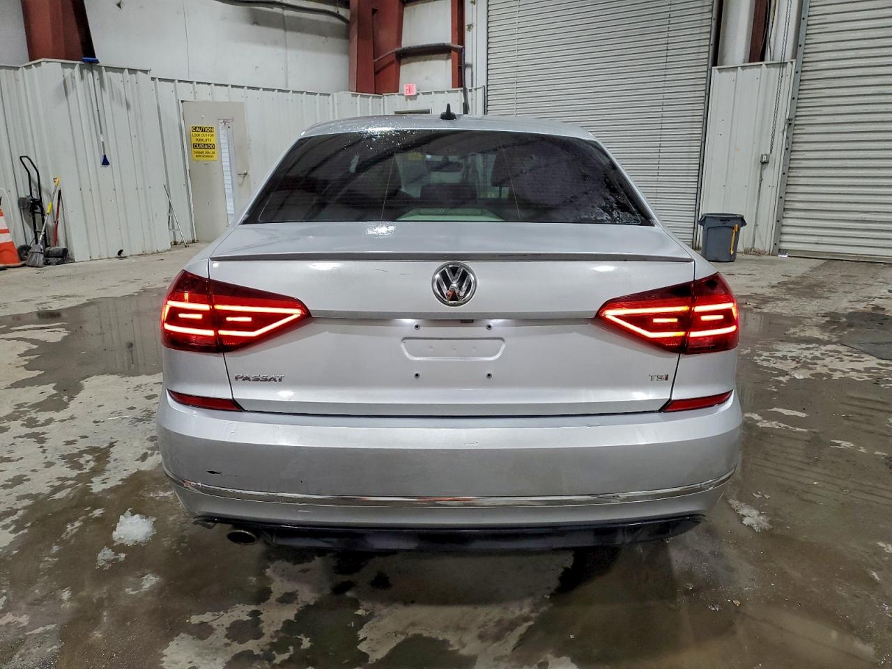 2018 VOLKSWAGEN PASSAT S photo 6