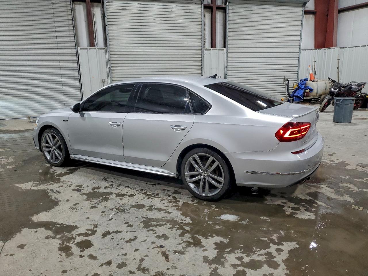 2018 VOLKSWAGEN PASSAT S photo 2