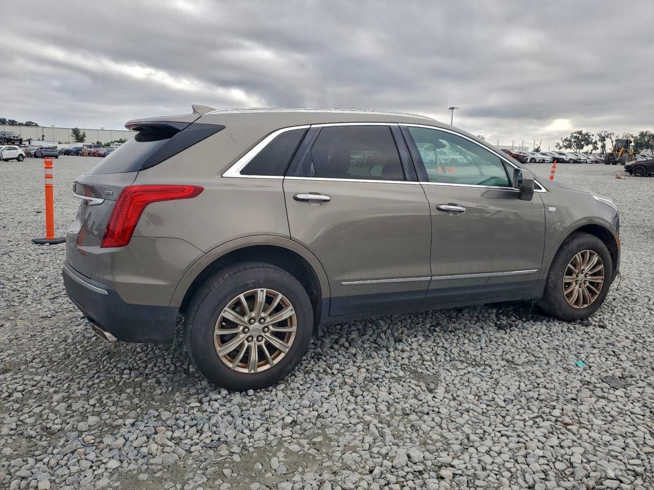 2017 CADILLAC XT5 photo 3