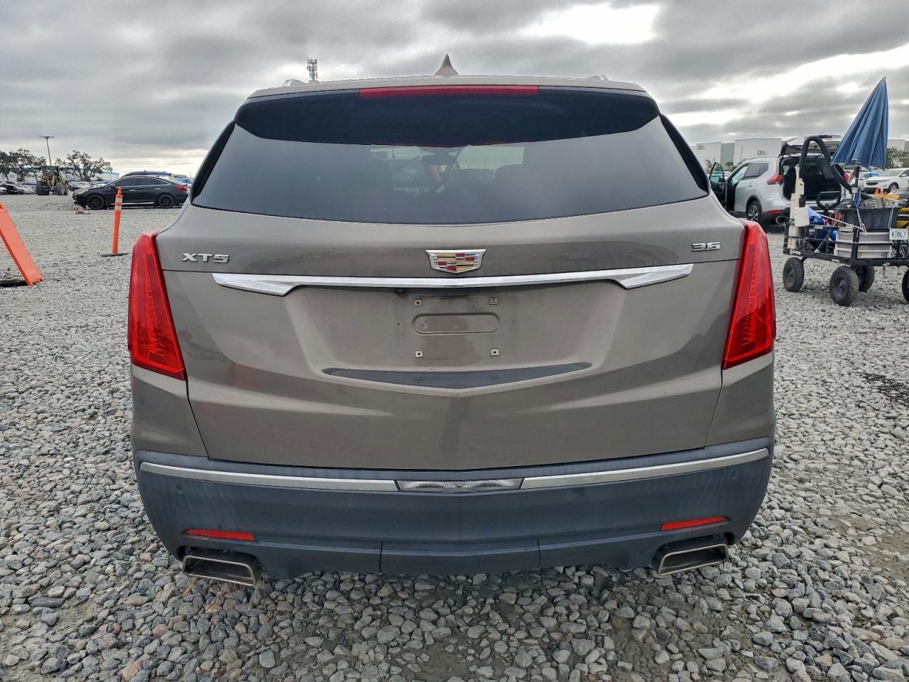 2017 CADILLAC XT5 photo 6