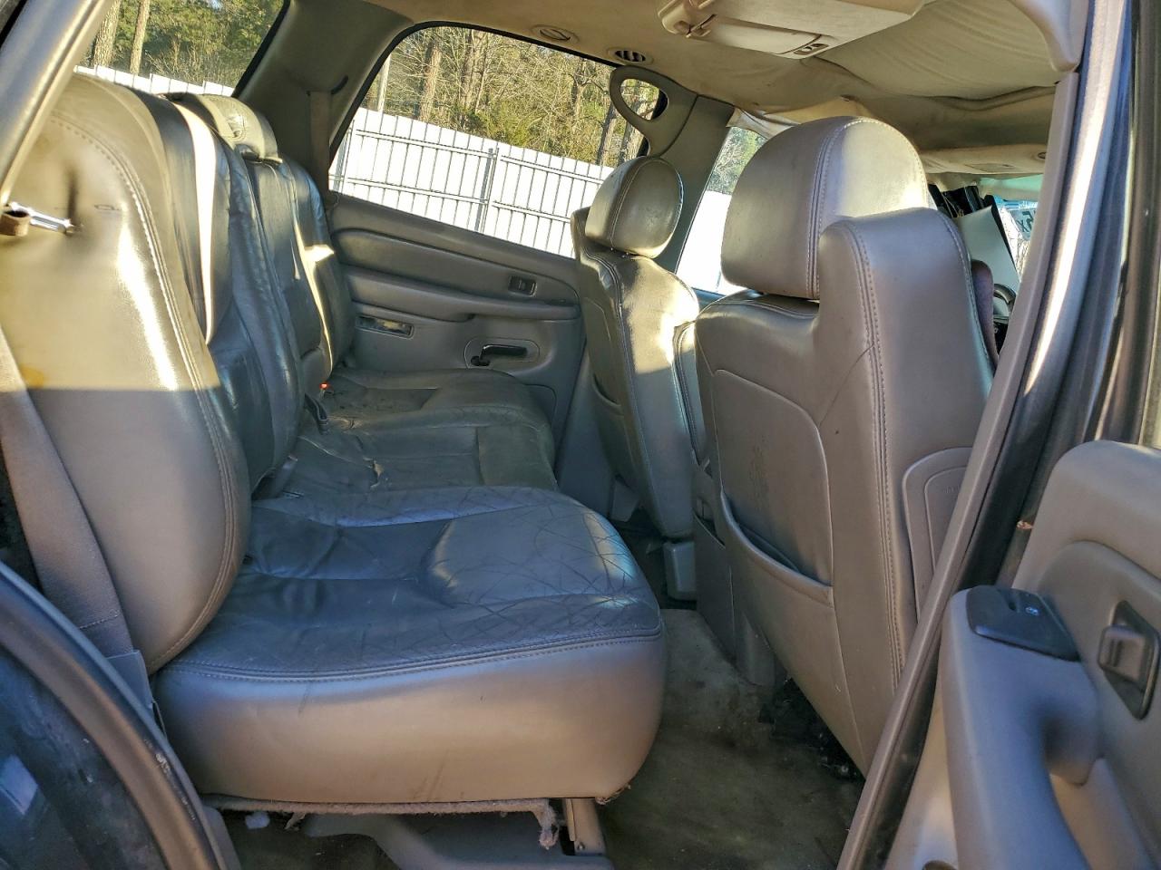 2004 GMC YUKON DENALI photo 10