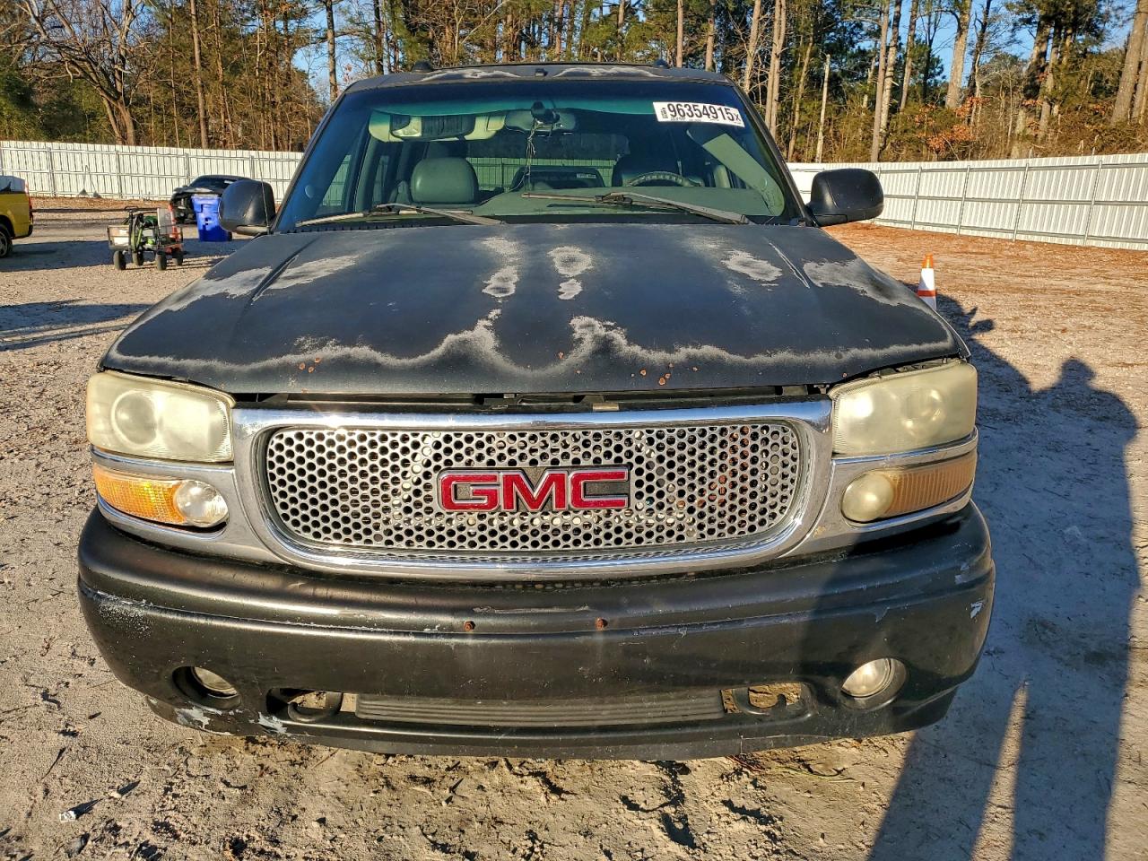 2004 GMC YUKON DENALI photo 5