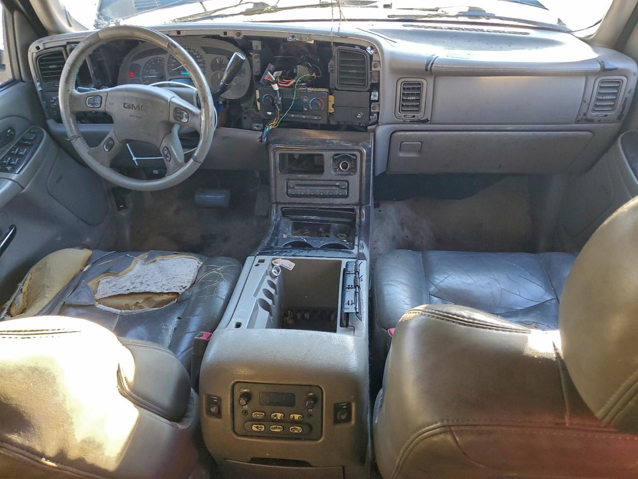 2004 GMC YUKON DENALI photo 8