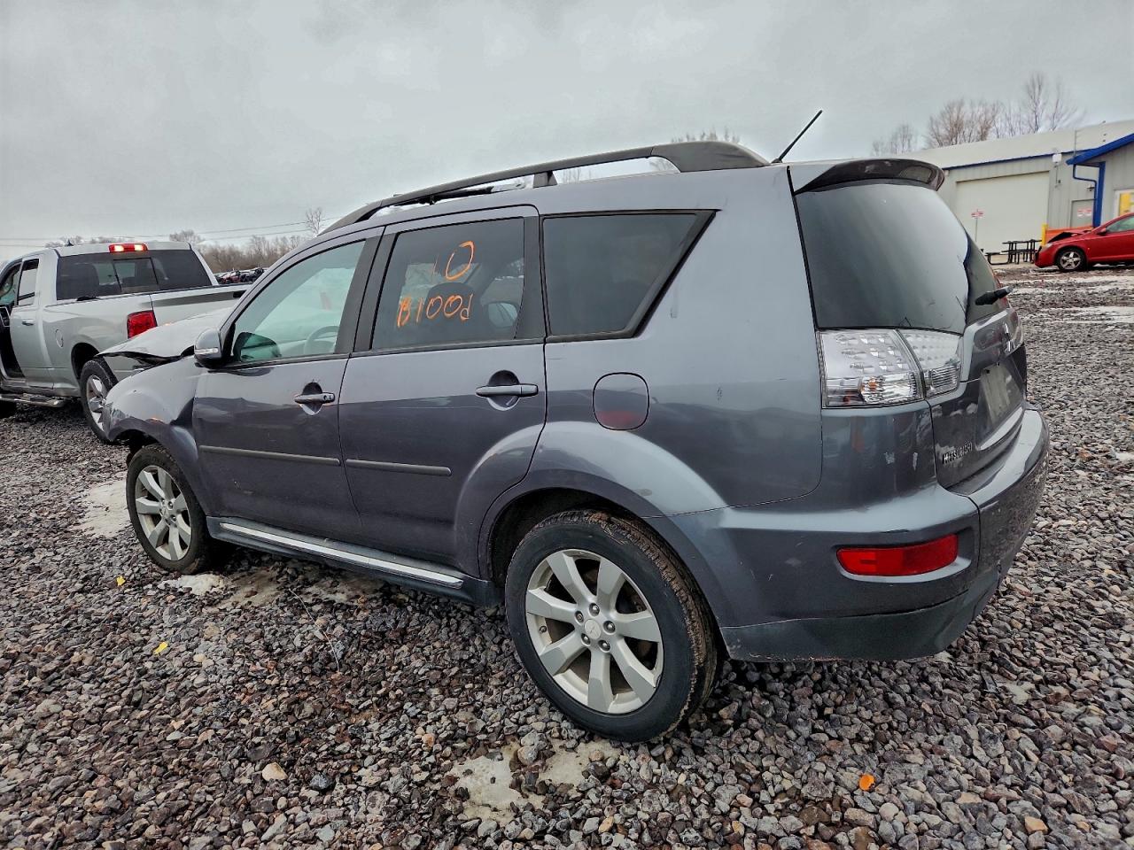 2010 MITSUBISHI OUTLANDER XLS photo 2