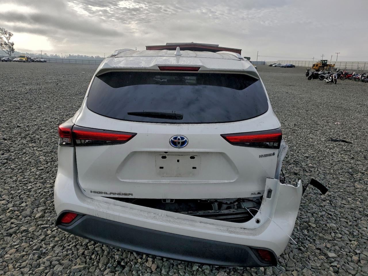 2020 TOYOTA HIGHLANDER HYBRID XLE photo 6