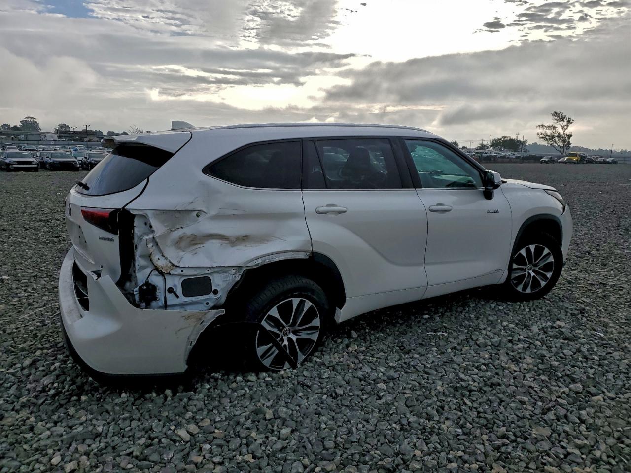 2020 TOYOTA HIGHLANDER HYBRID XLE photo 3