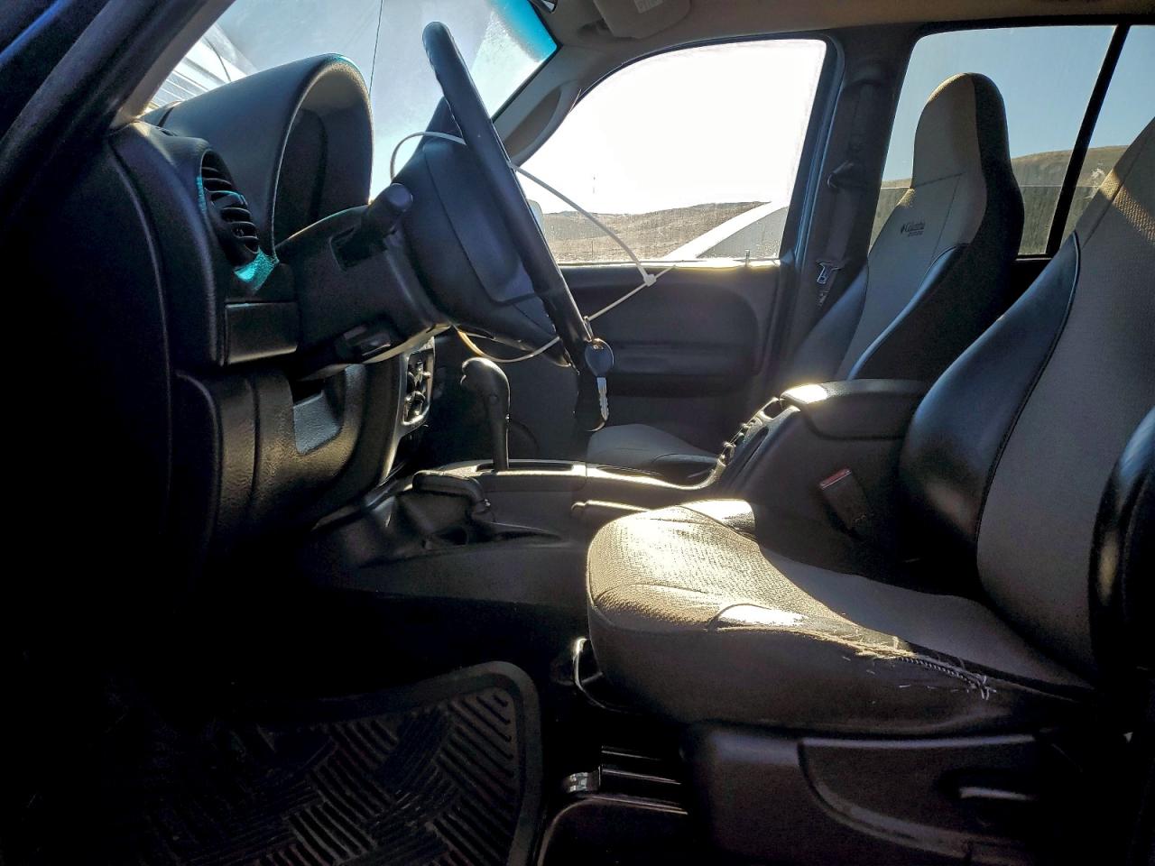 2004 JEEP LIBERTY SPORT photo 7