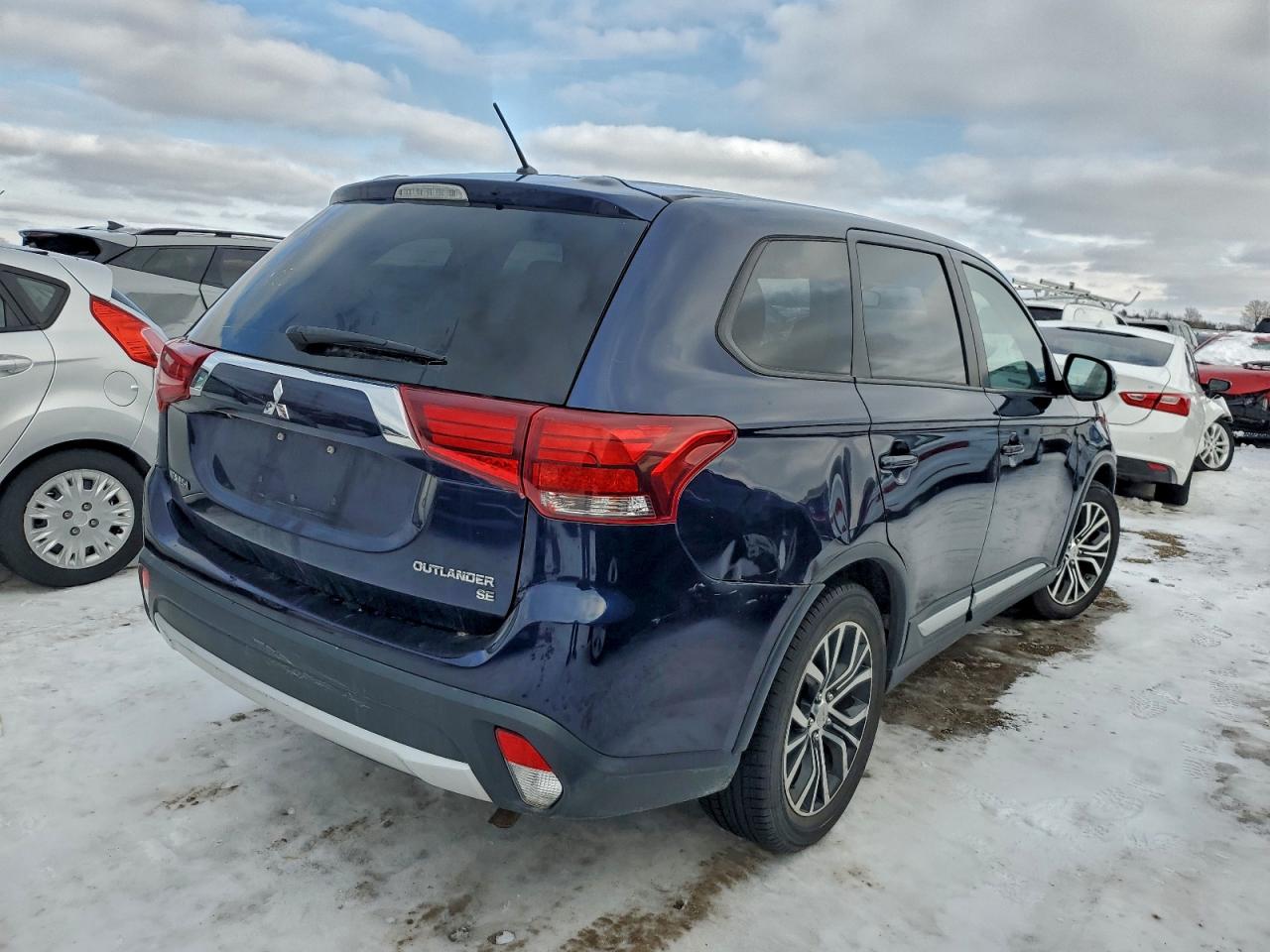 2016 MITSUBISHI OUTLANDER SE photo 3