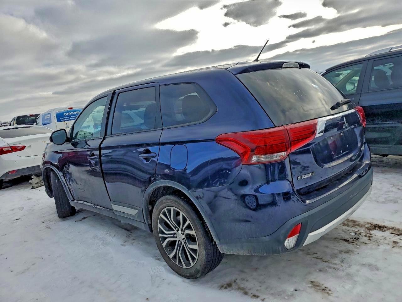 2016 MITSUBISHI OUTLANDER SE photo 2