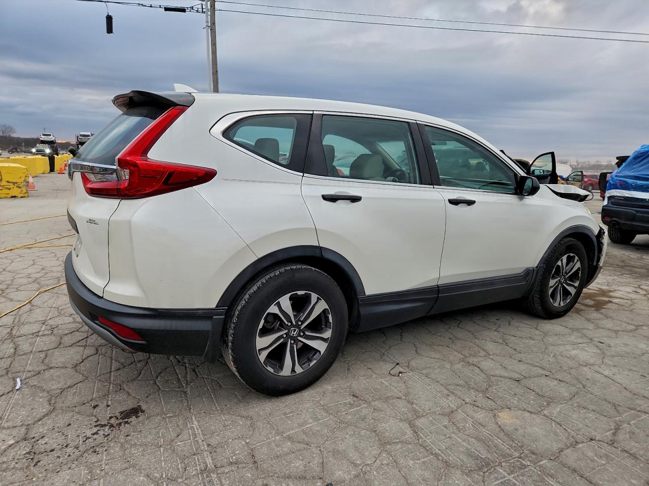 2017 HONDA CR-V LX photo 3