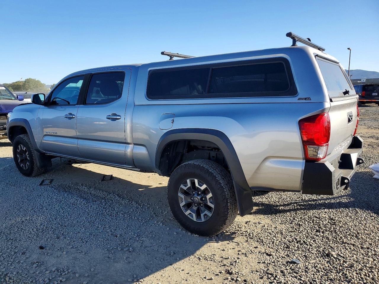 2017 TOYOTA TACOMA DOUBLE CAB photo 2