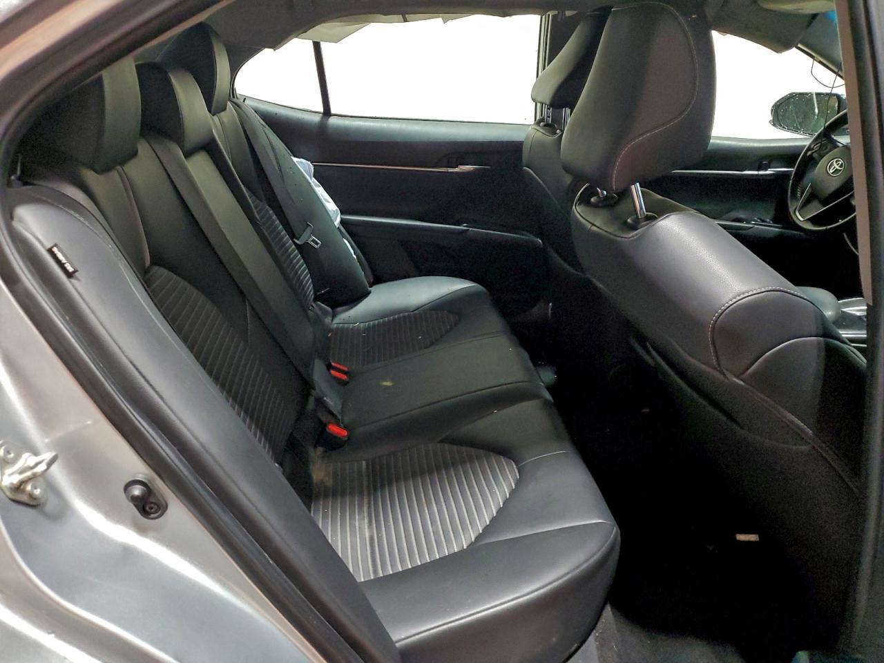 2018 TOYOTA CAMRY L photo 10
