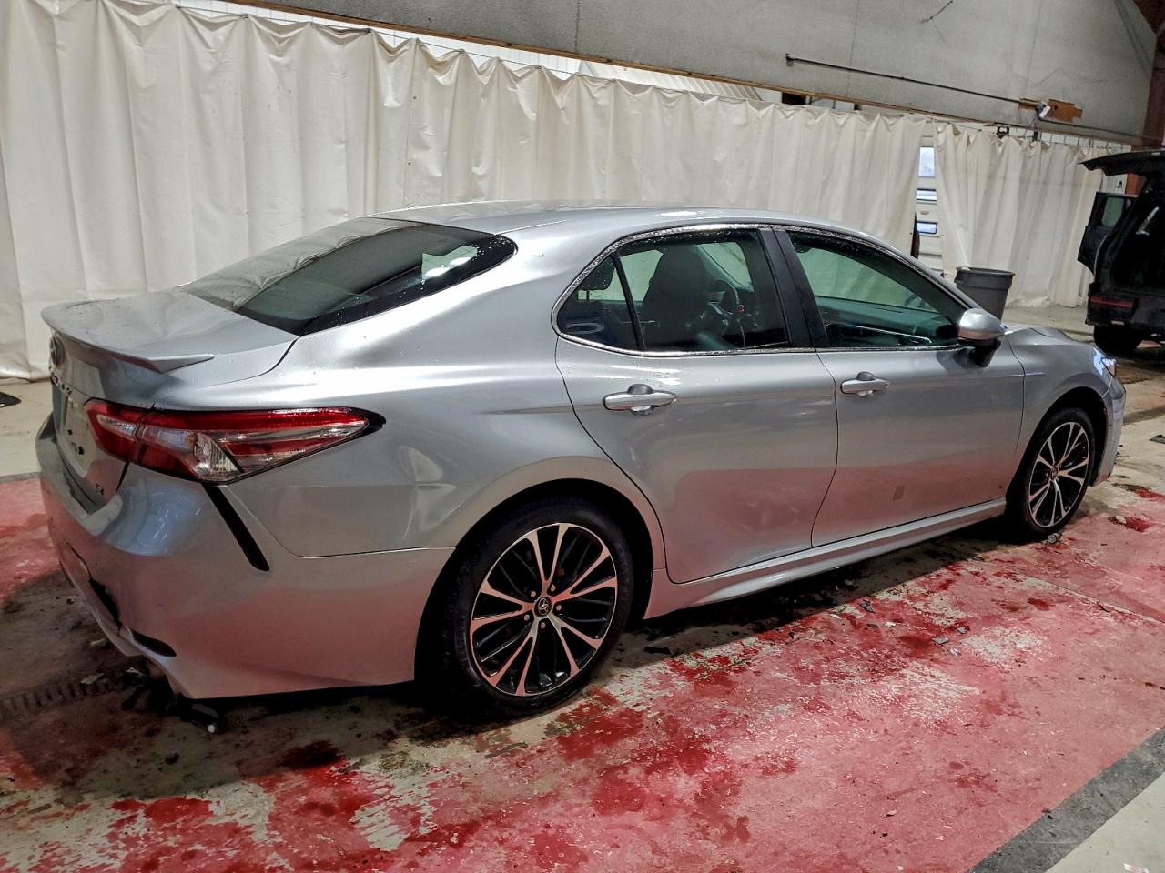 2018 TOYOTA CAMRY L photo 3