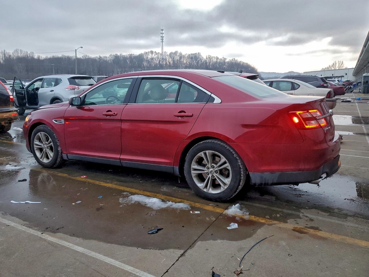 2014 FORD TAURUS SEL photo 2