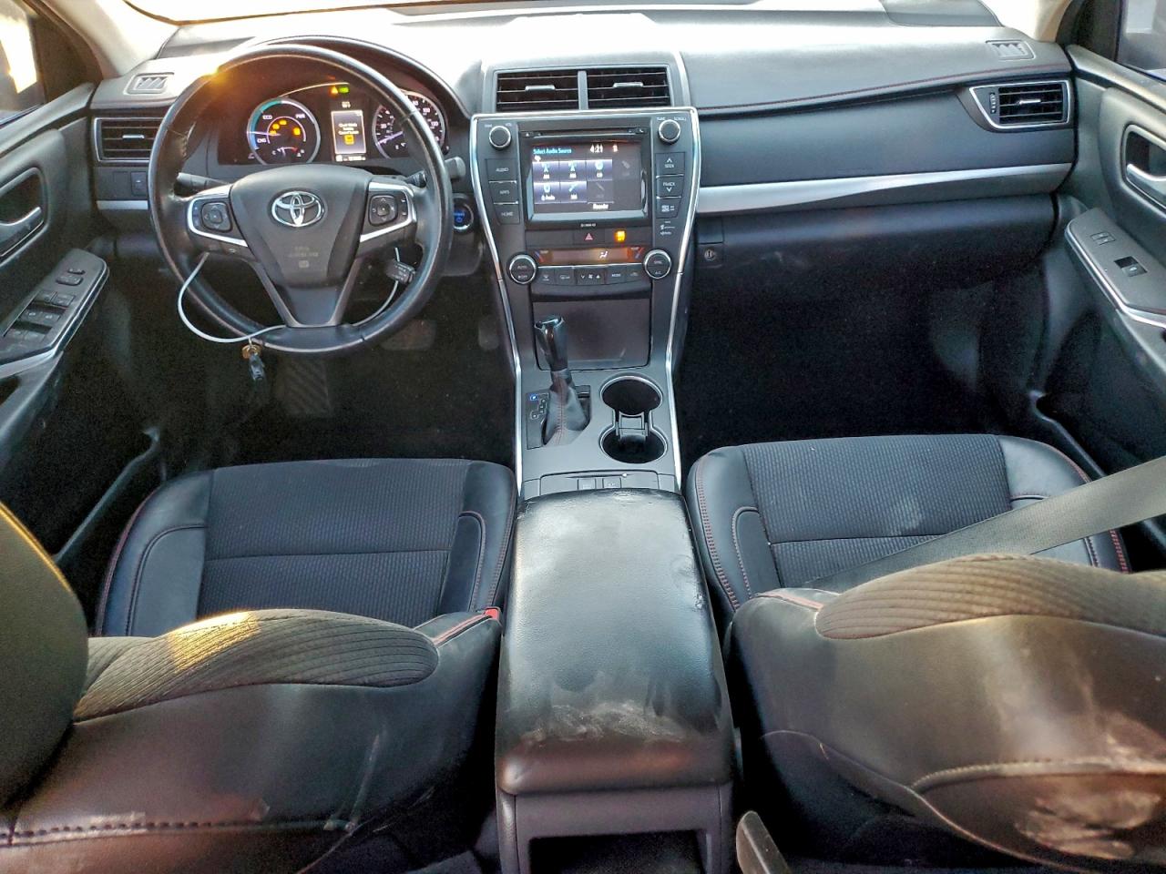 2017 TOYOTA CAMRY HYBRID photo 8