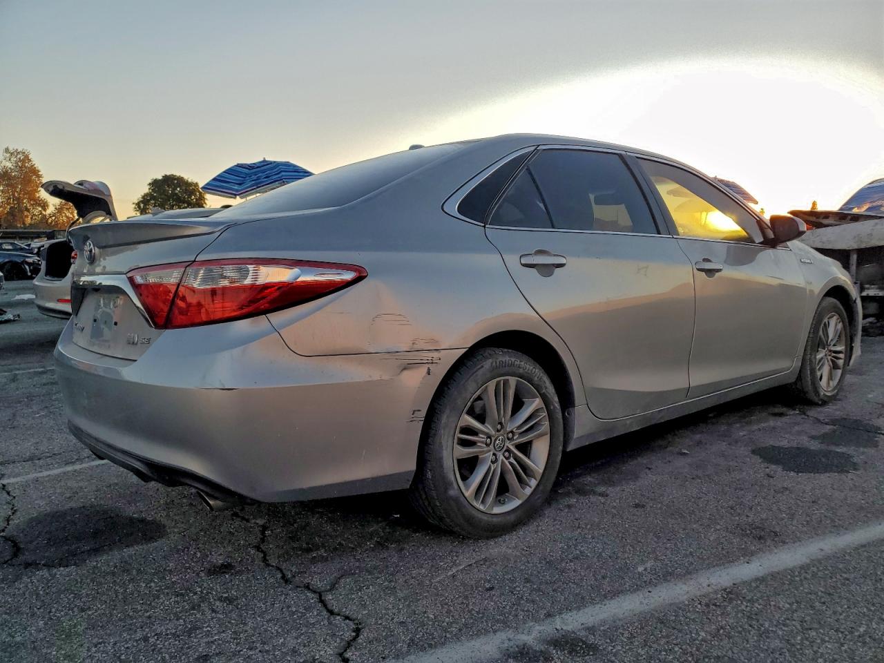 2017 TOYOTA CAMRY HYBRID photo 3