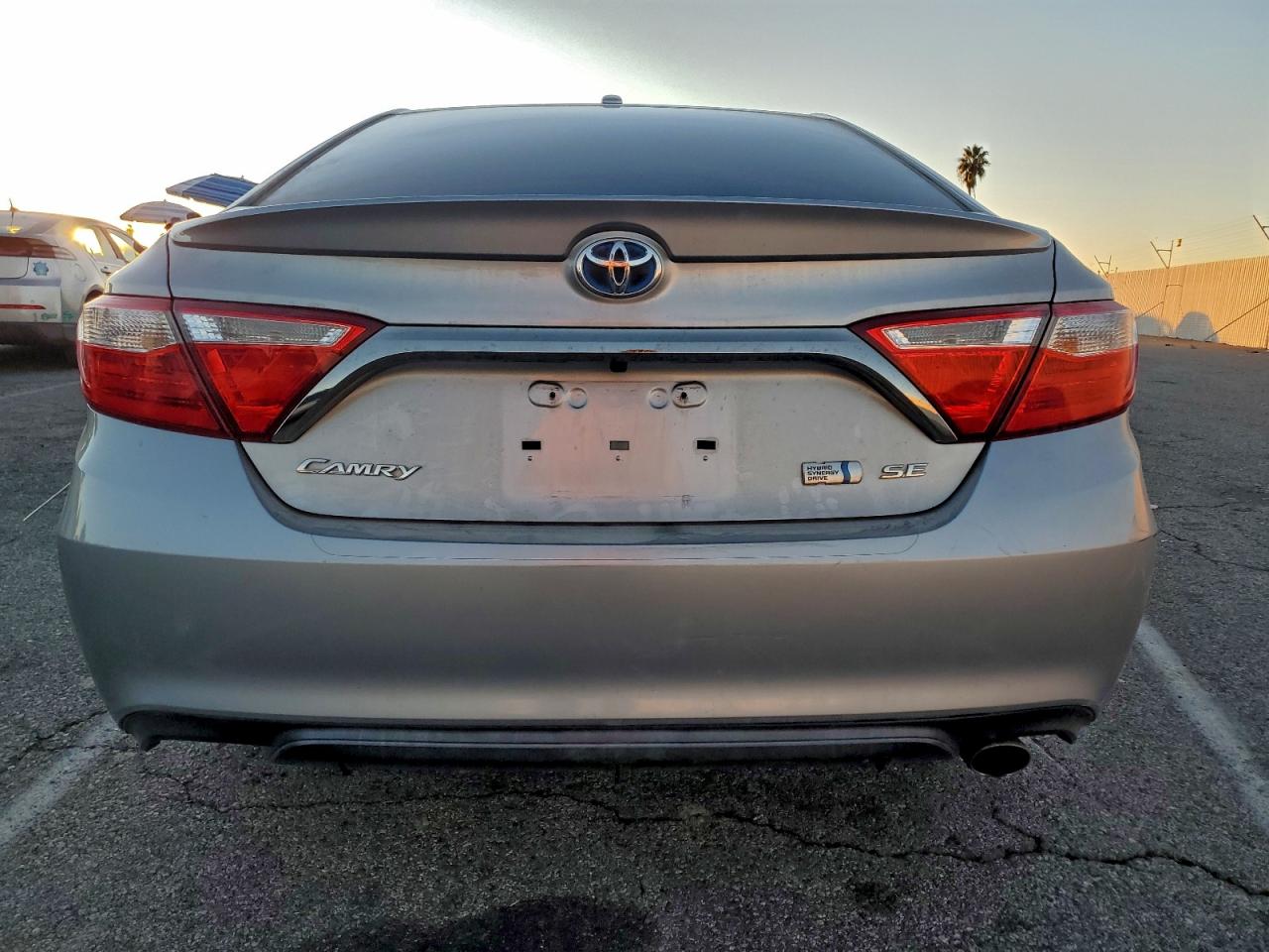 2017 TOYOTA CAMRY HYBRID photo 6