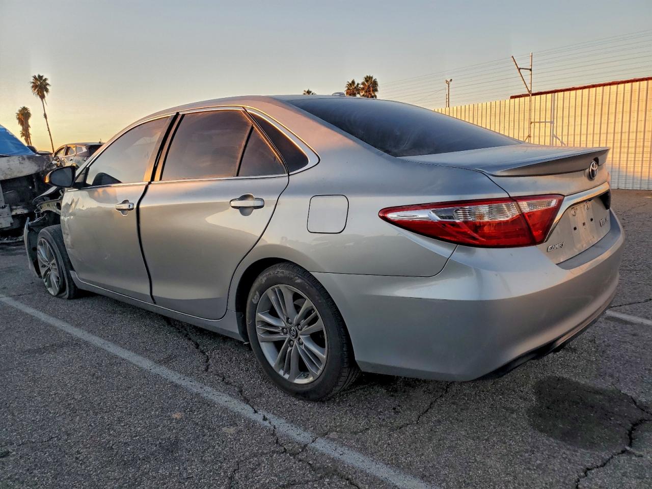 2017 TOYOTA CAMRY HYBRID photo 2
