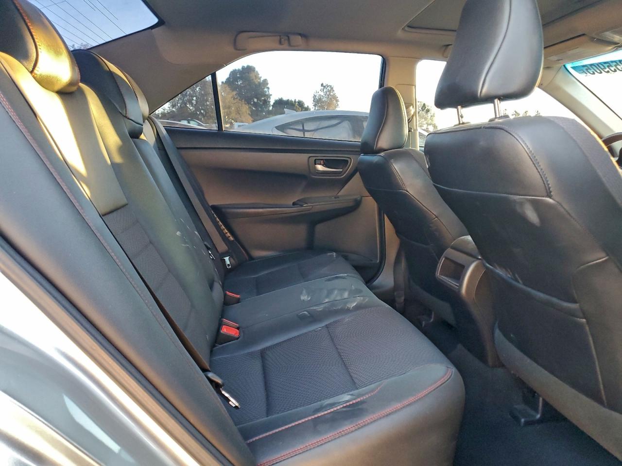 2017 TOYOTA CAMRY HYBRID photo 10
