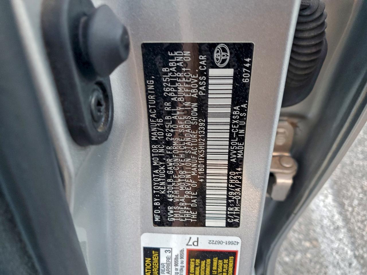 2017 TOYOTA CAMRY HYBRID photo 13