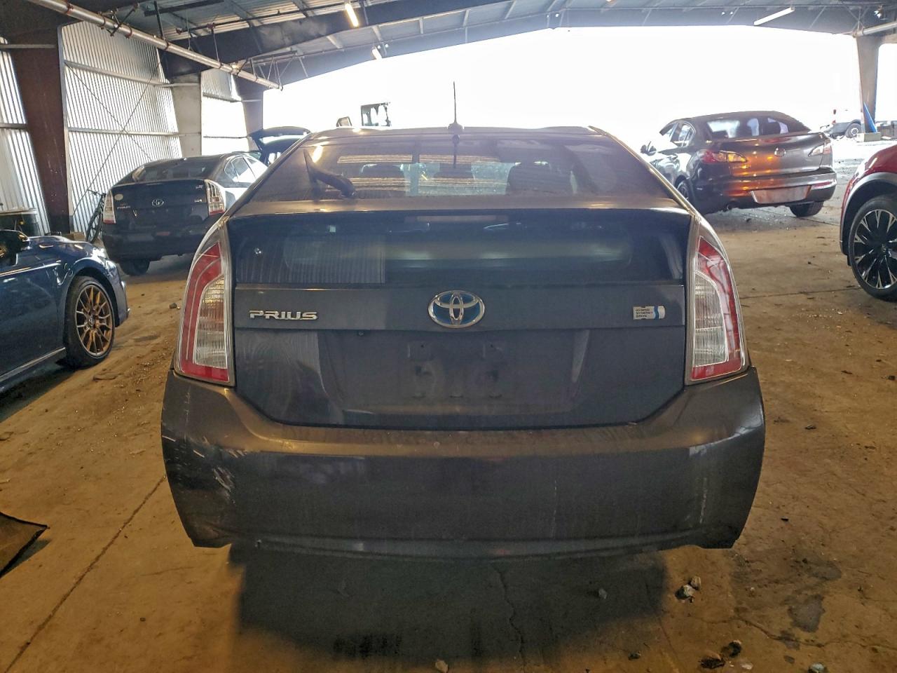 2014 TOYOTA PRIUS photo 6