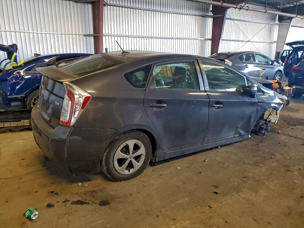 2014 TOYOTA PRIUS photo 3