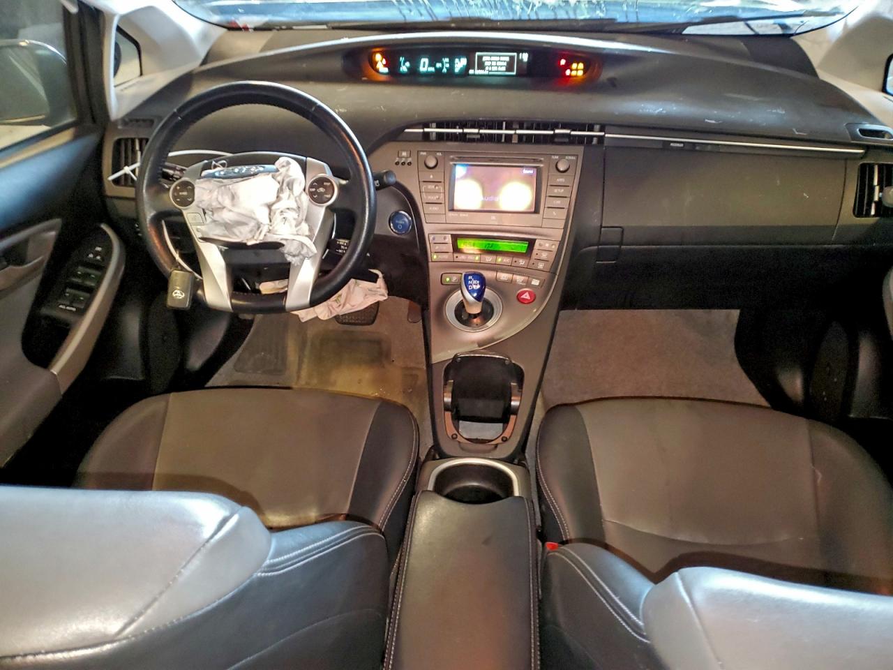 2014 TOYOTA PRIUS photo 8