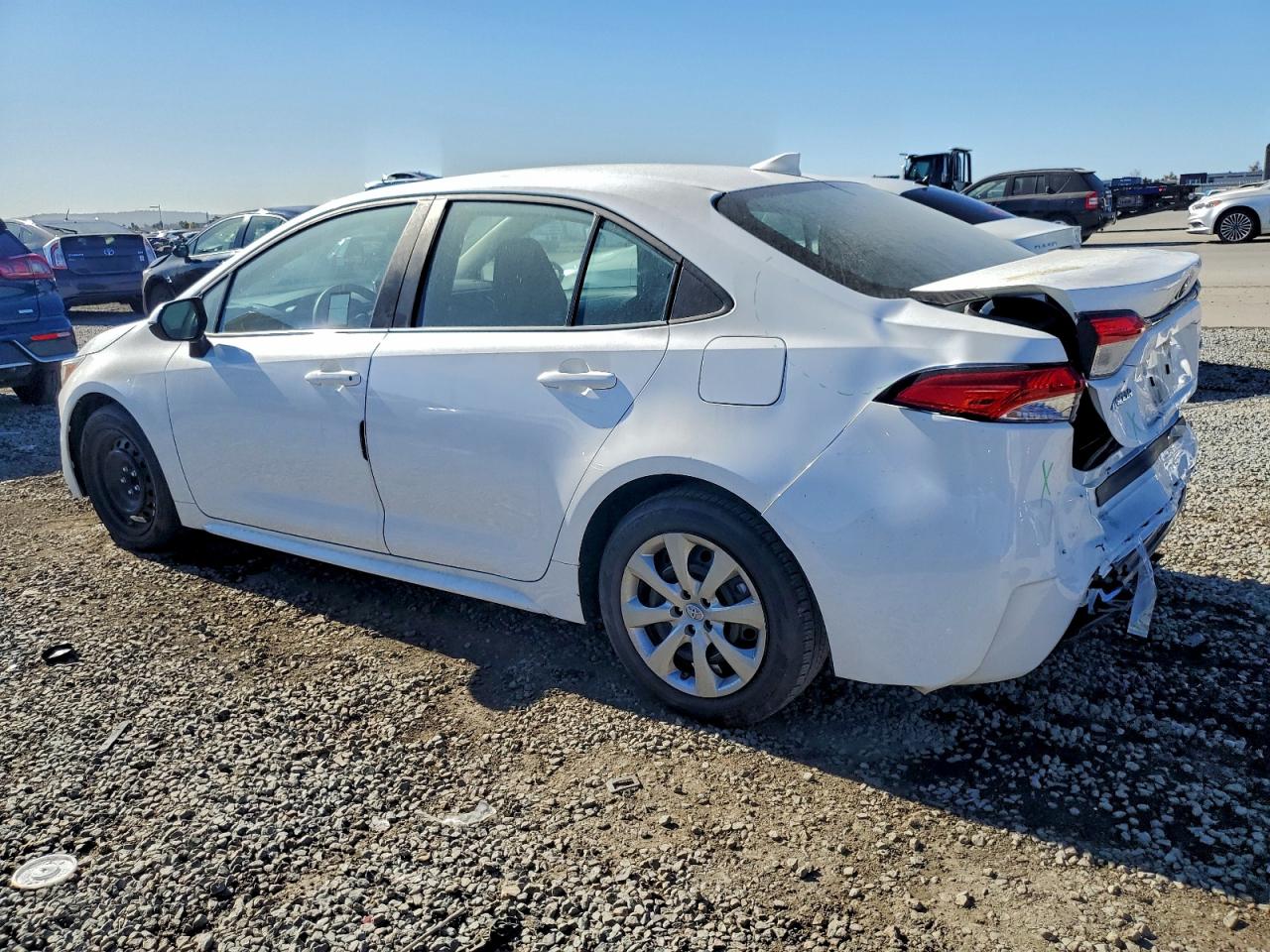 2021 TOYOTA COROLLA LE photo 2