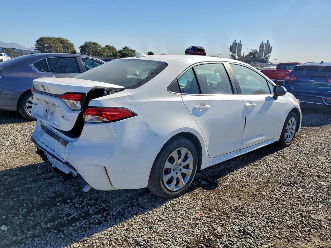 2021 TOYOTA COROLLA LE photo 3