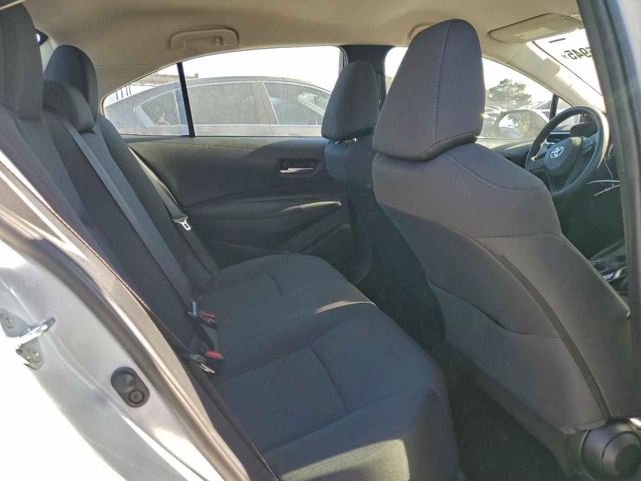 2021 TOYOTA COROLLA LE photo 10