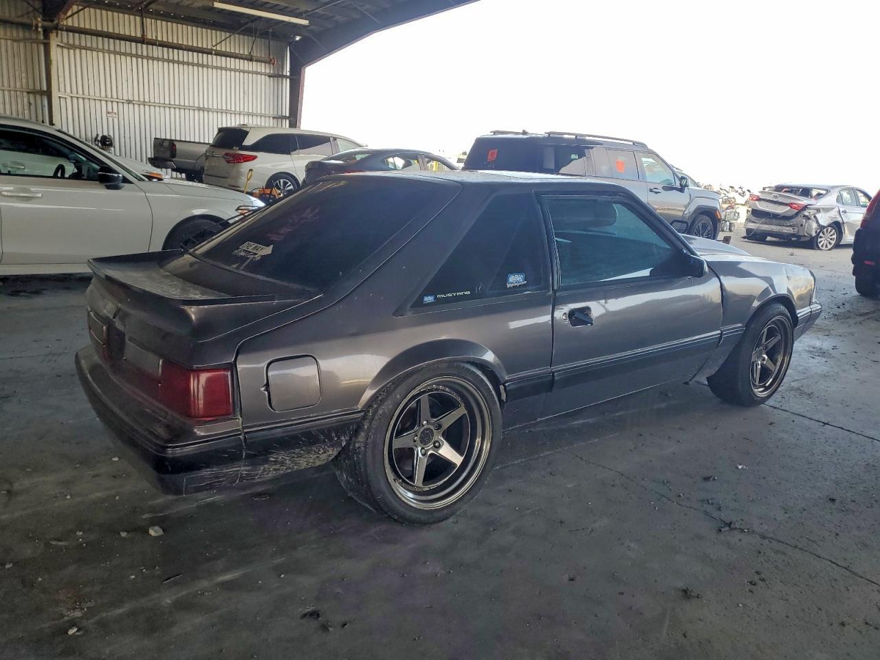 1989 FORD MUSTANG LX photo 3