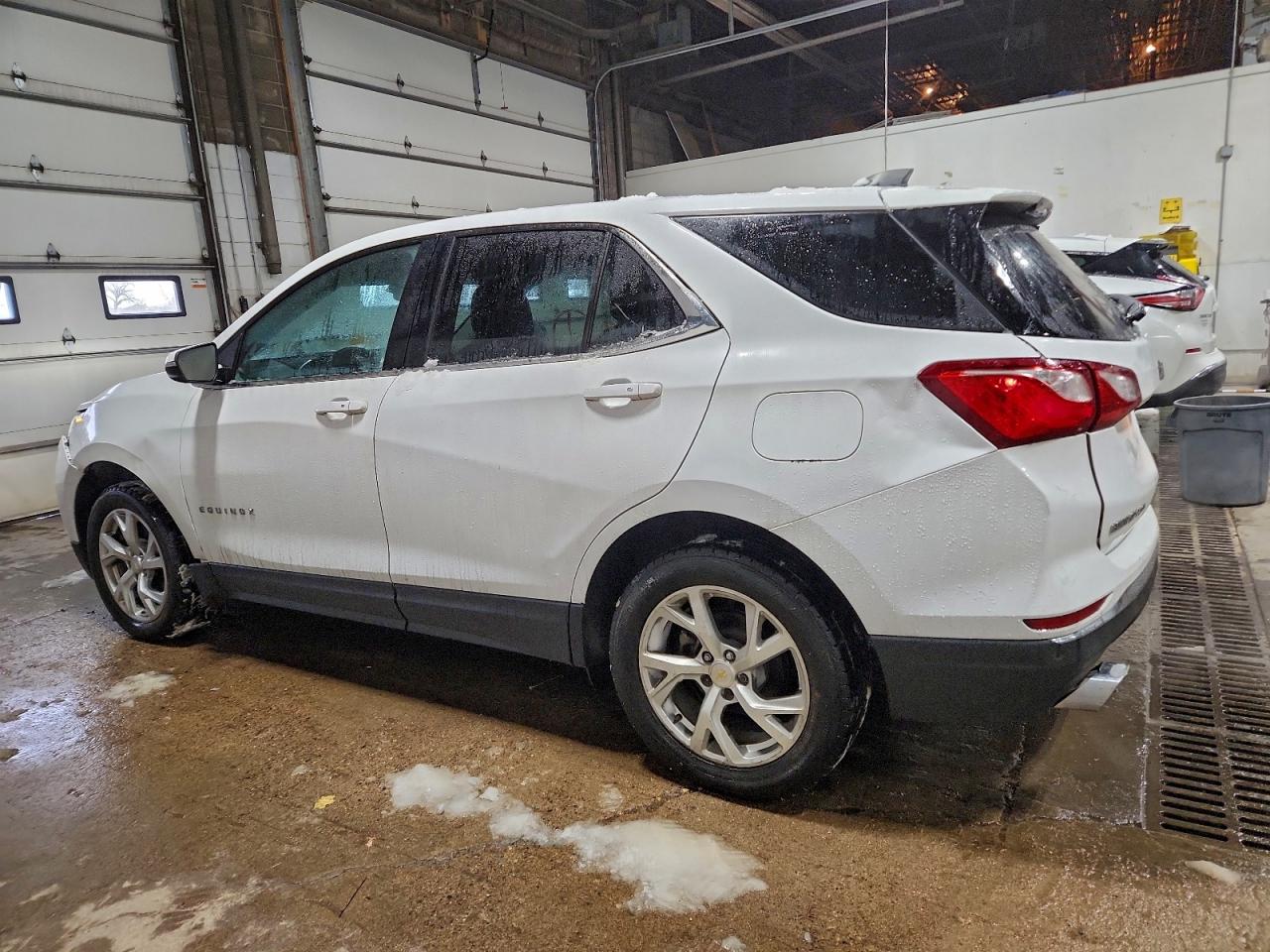 2018 CHEVROLET EQUINOX LT photo 2