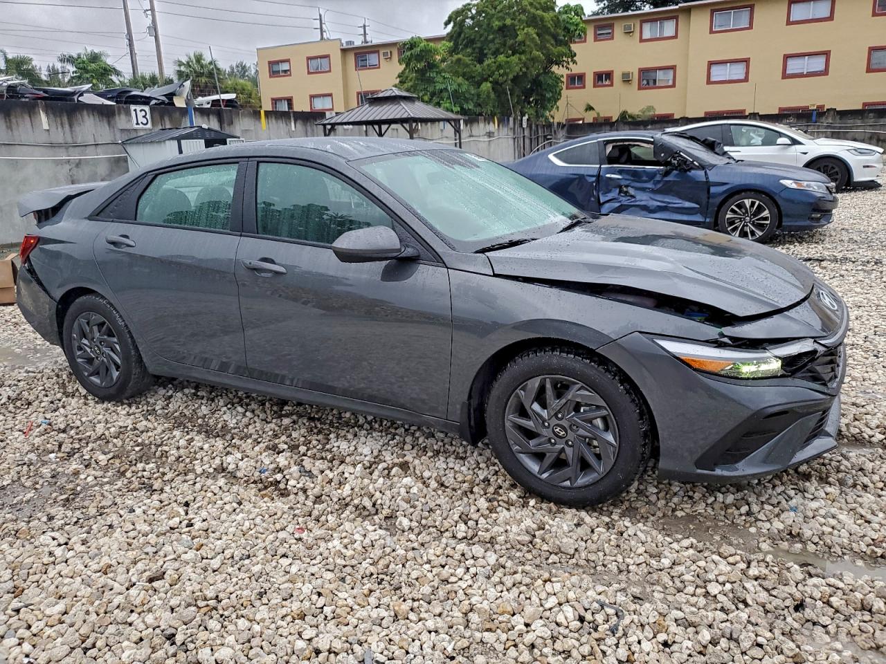 2025 HYUNDAI ELANTRA BLUE photo 4