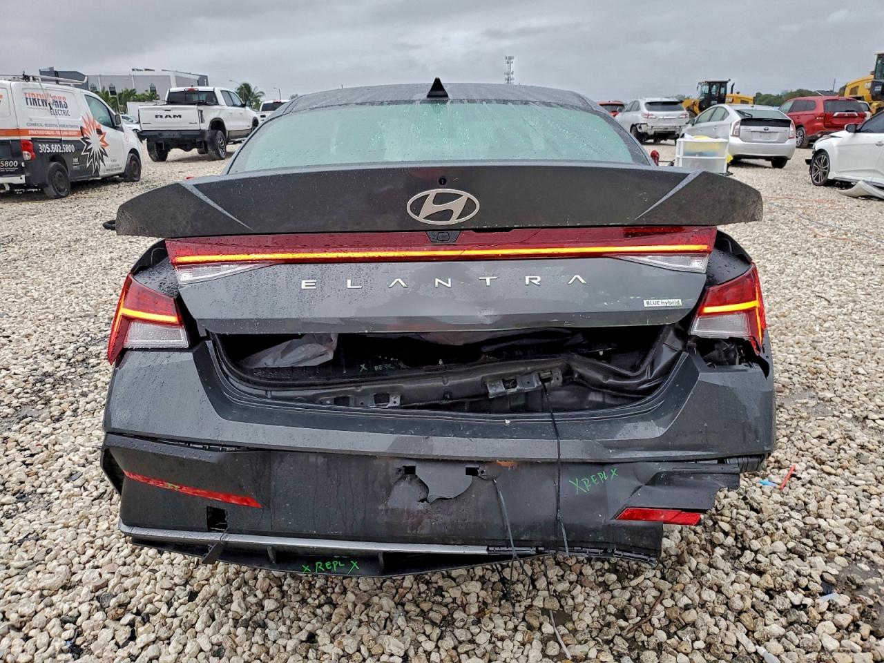 2025 HYUNDAI ELANTRA BLUE photo 6
