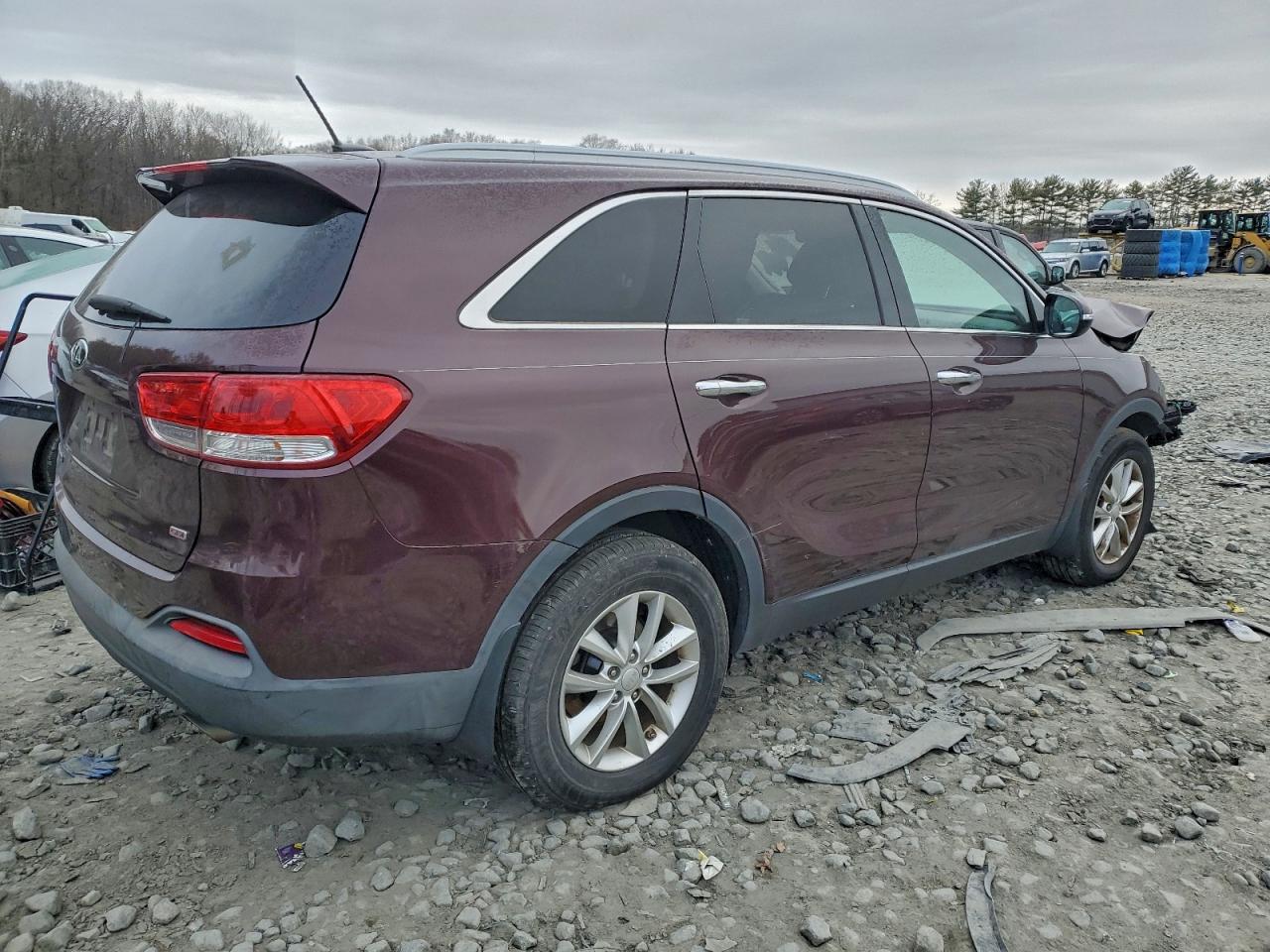 2017 KIA SORENTO LX photo 3