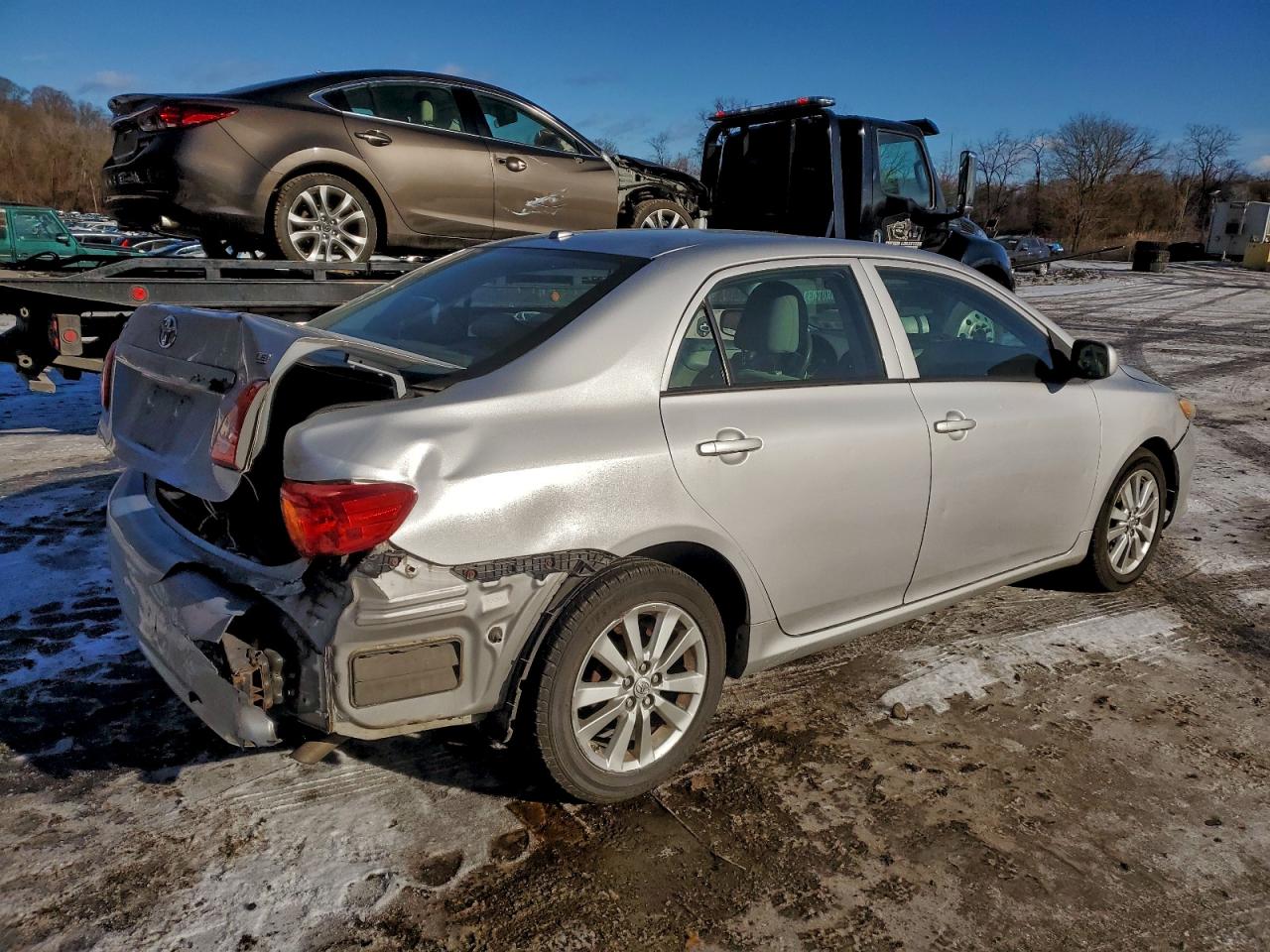 2010 TOYOTA COROLLA BASE photo 3