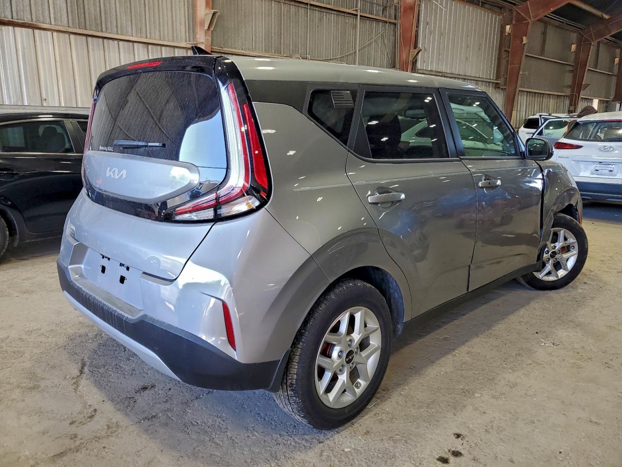 2025 KIA SOUL LX photo 3
